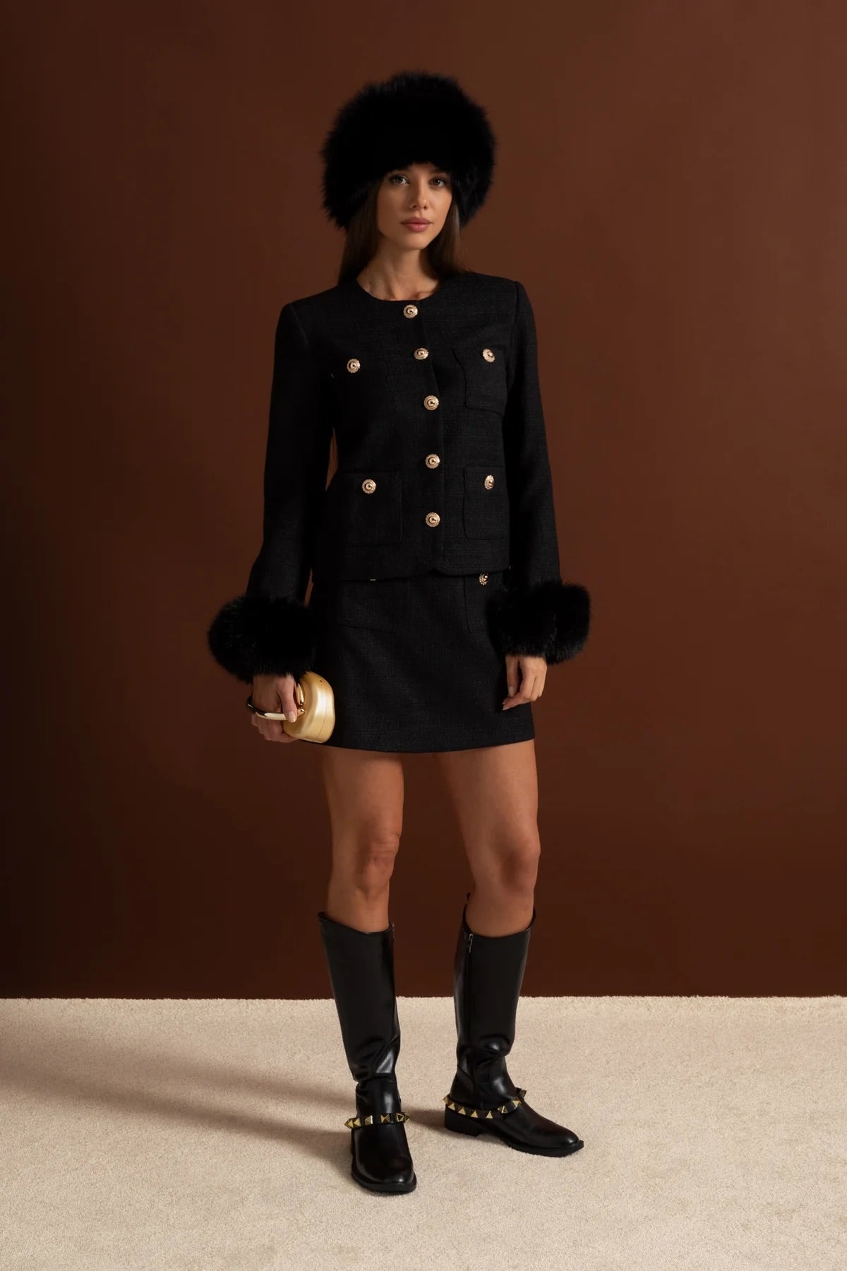 Blazer de Tweed con Puños de Pelo y Botones Dorados – Negro