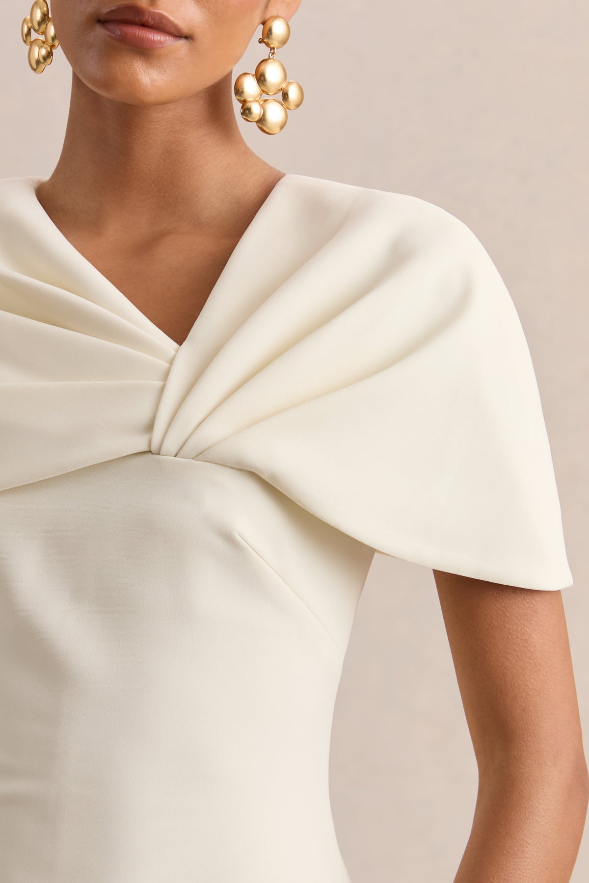 Novalie | Vestido Midi Blanco Con Escote En V Y Detalle Retorcido