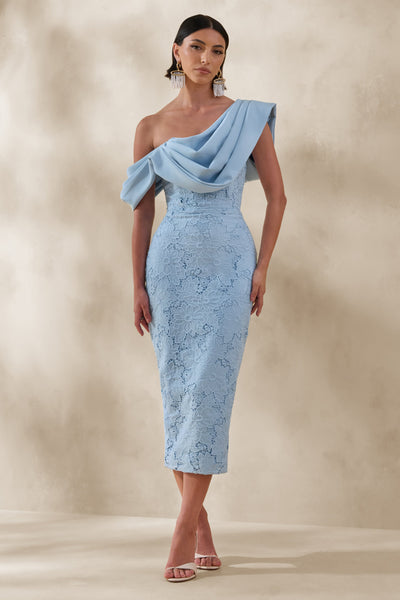 Loria | Vestido Midi Azul Empolvado De Crepé Y Encaje Con Escote Asimétrico