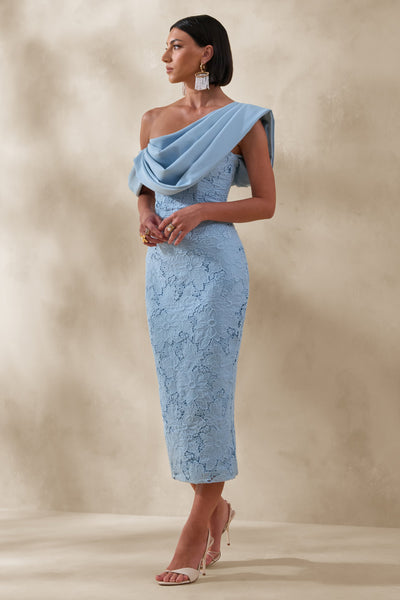 Loria | Vestido Midi Azul Empolvado De Crepé Y Encaje Con Escote Asimétrico