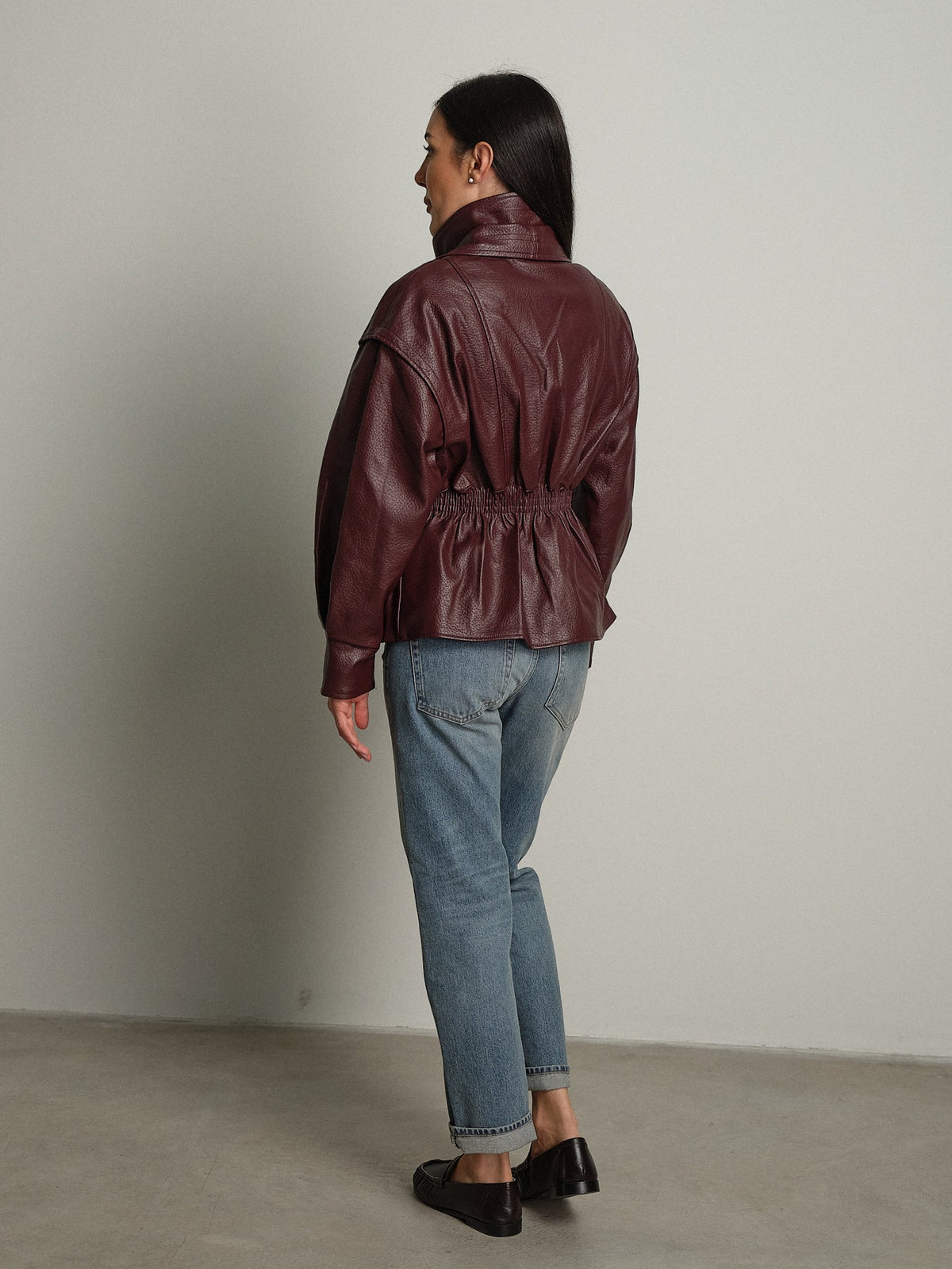 Bomber entallada de ecopiel – Burdeos