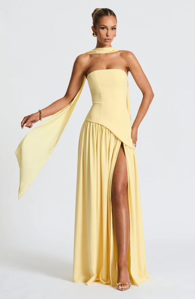 Vega • Vestido maxi sin tirantes con bufanda a juego