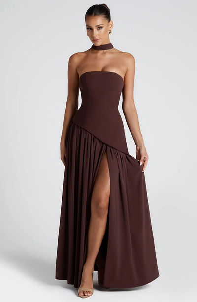 Vega • Vestido maxi sin tirantes con bufanda a juego