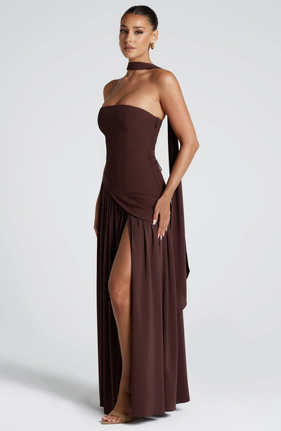 Vega • Vestido maxi sin tirantes con bufanda a juego