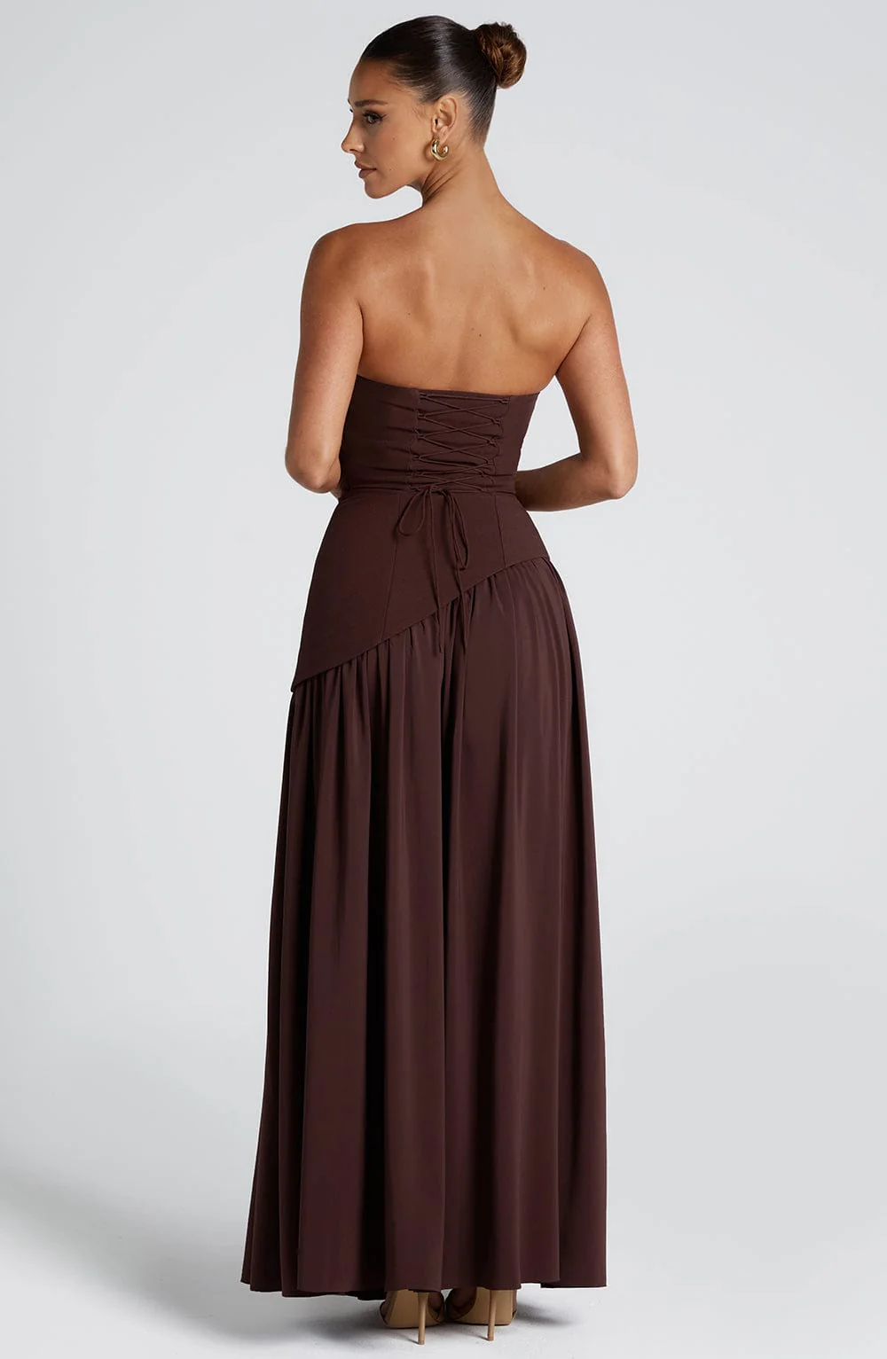 Vega • Vestido maxi sin tirantes con bufanda a juego