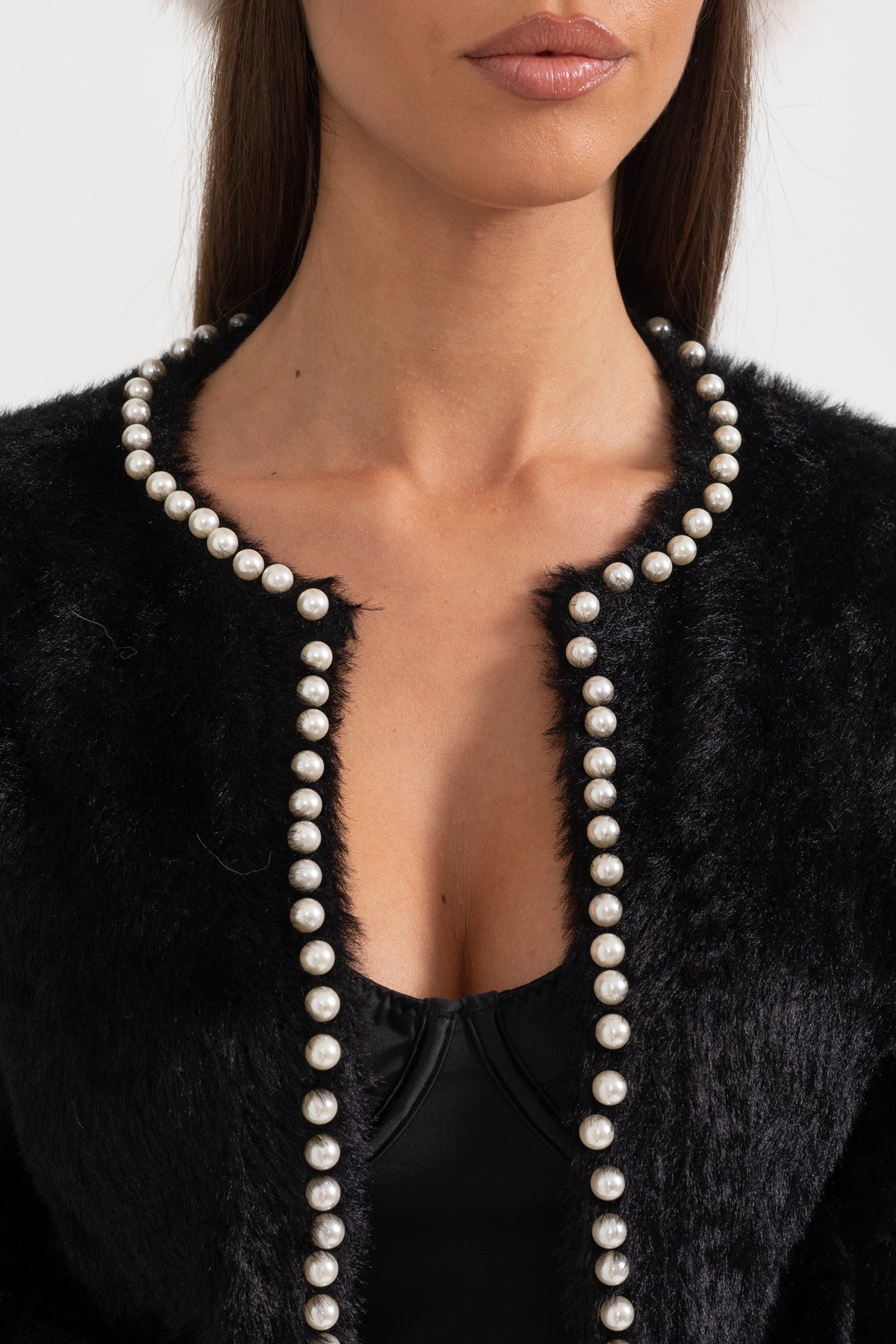 Cárdigan Esponjoso con Detalles de Perlas – Negro