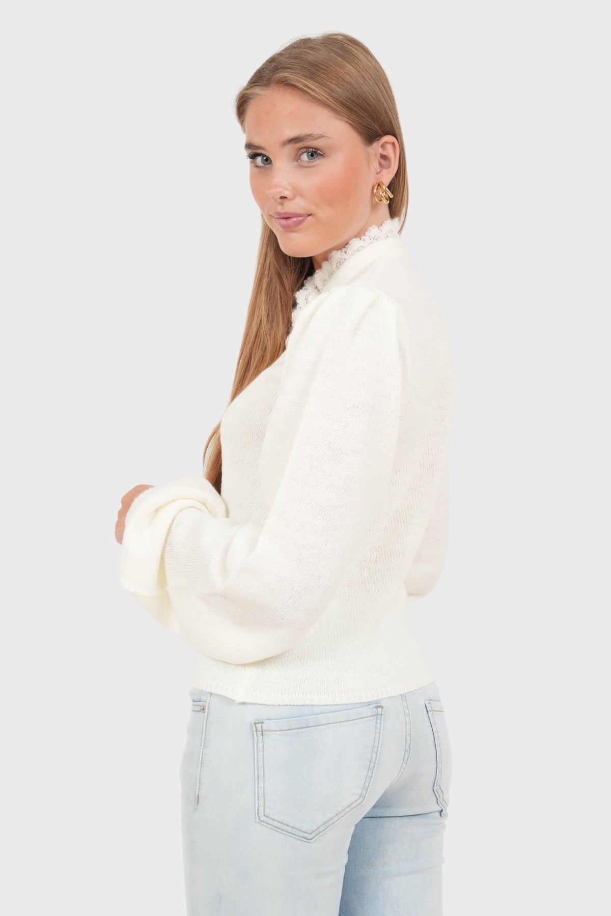 Cárdigan blanco “Judith” – elegancia y estilo atemporal