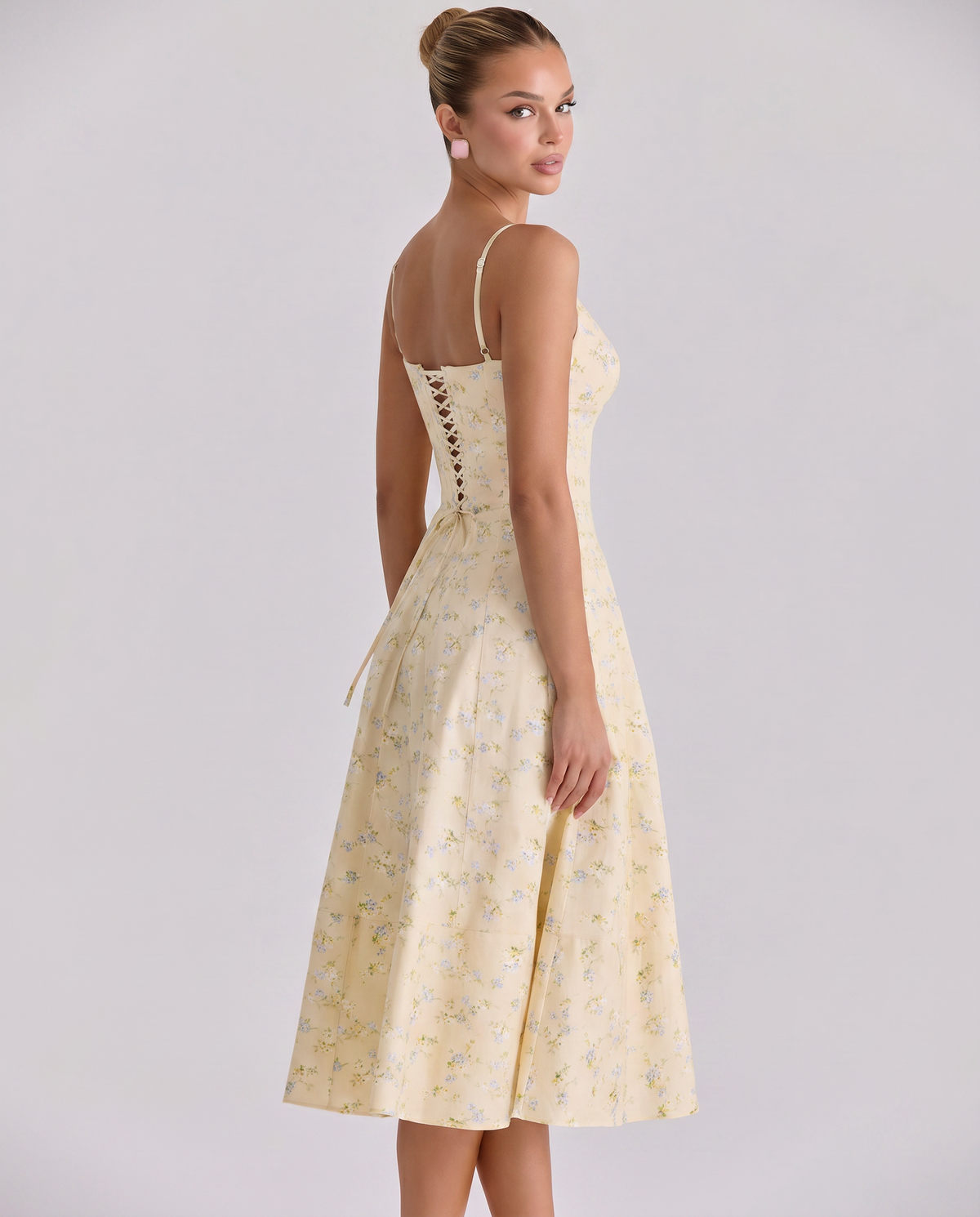 Robyn • Vestido midi con elegante espalda de lazo