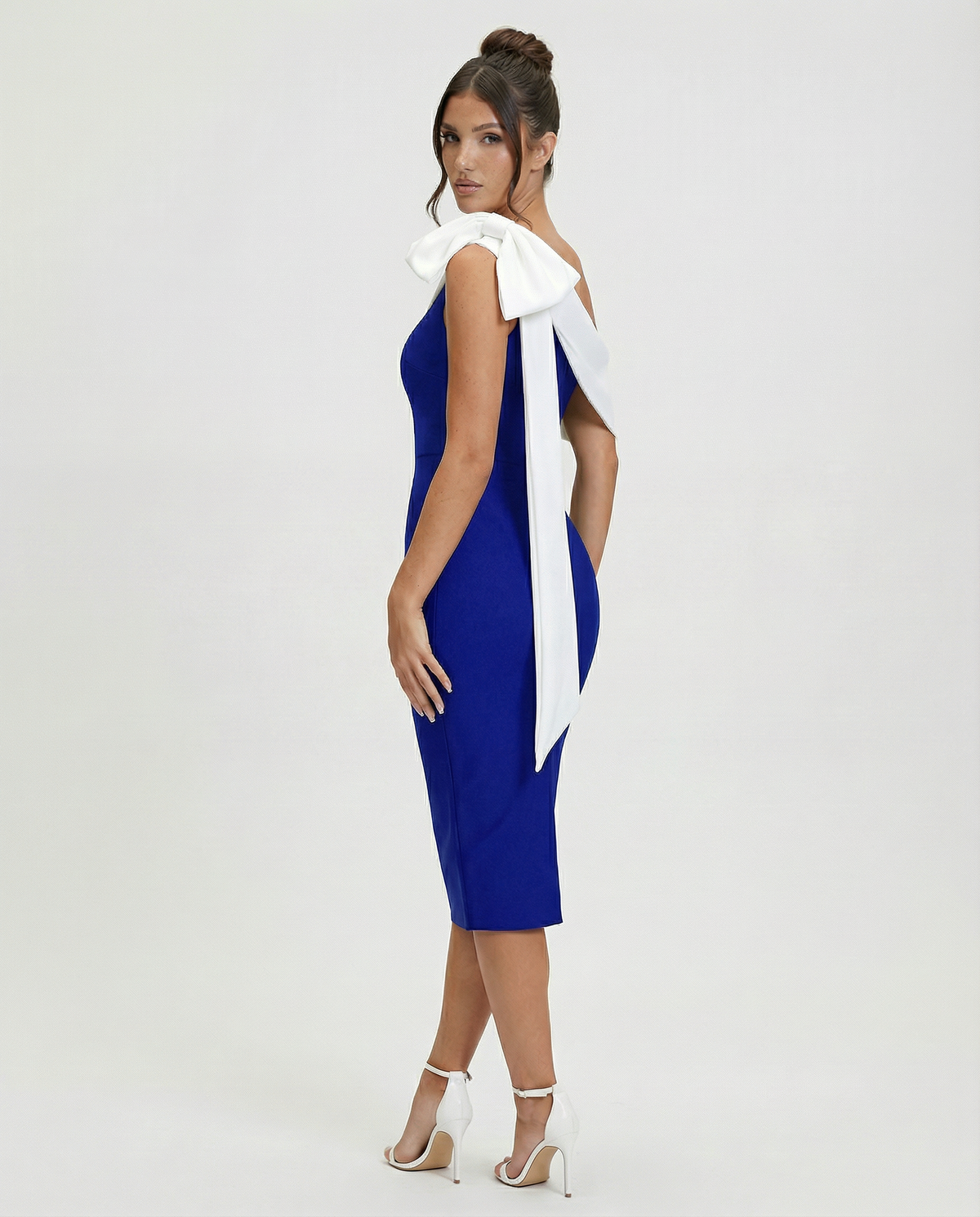 Elza • Vestido midi bandage de un solo hombro con elegante lazo