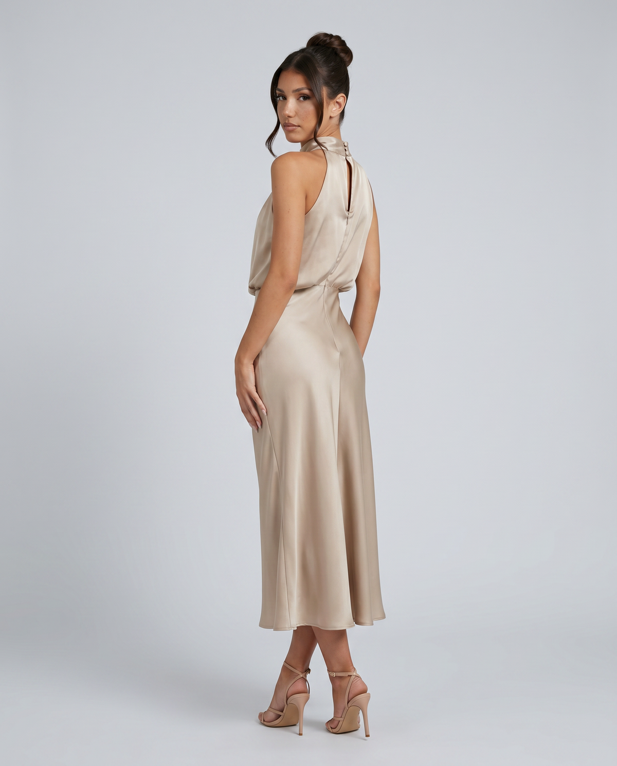 Francesca • Elegante vestido midi con escote halter drapeado