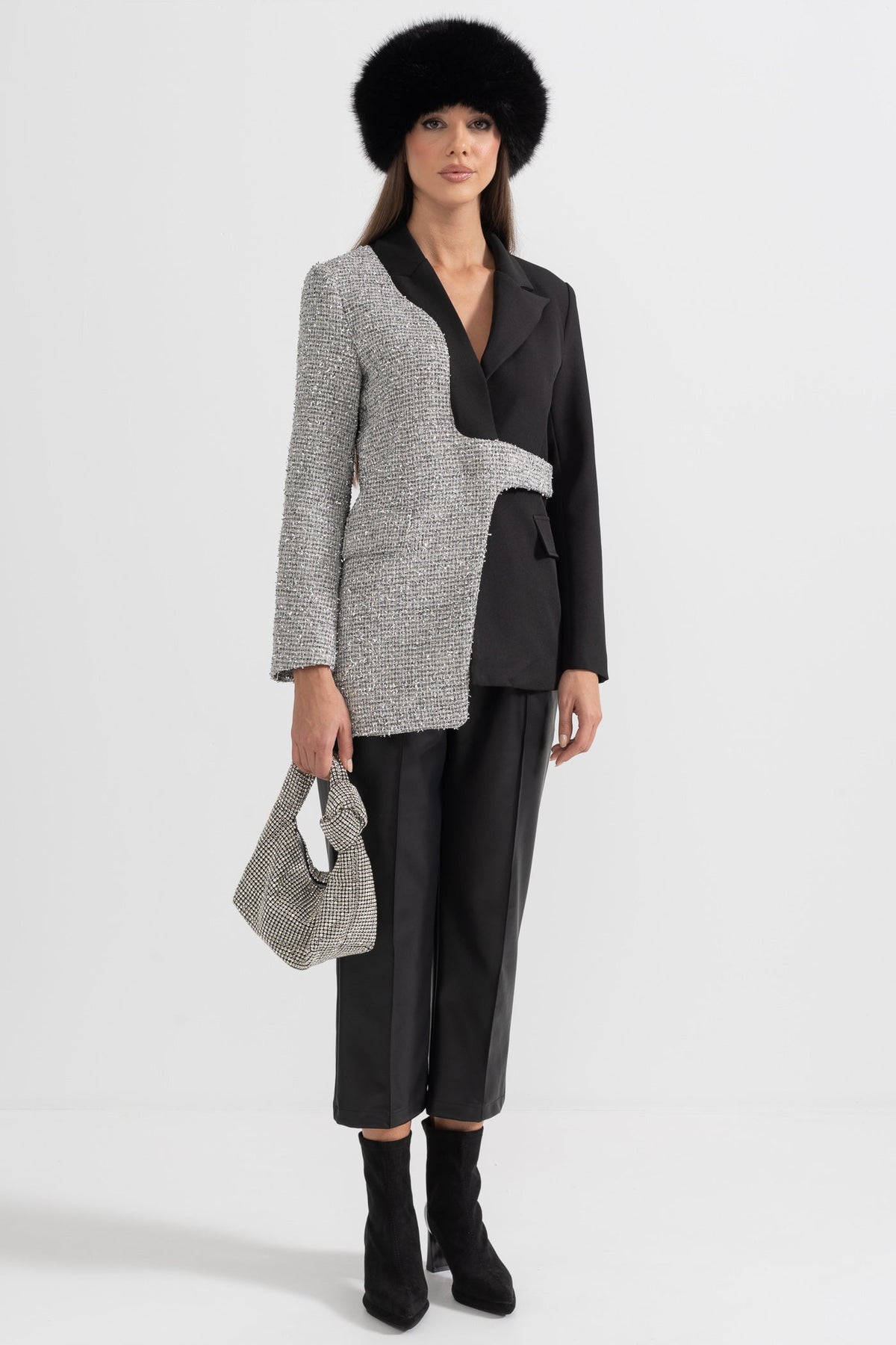 Blazer Bicolor con Bajo Asimétrico – Negro y Plata