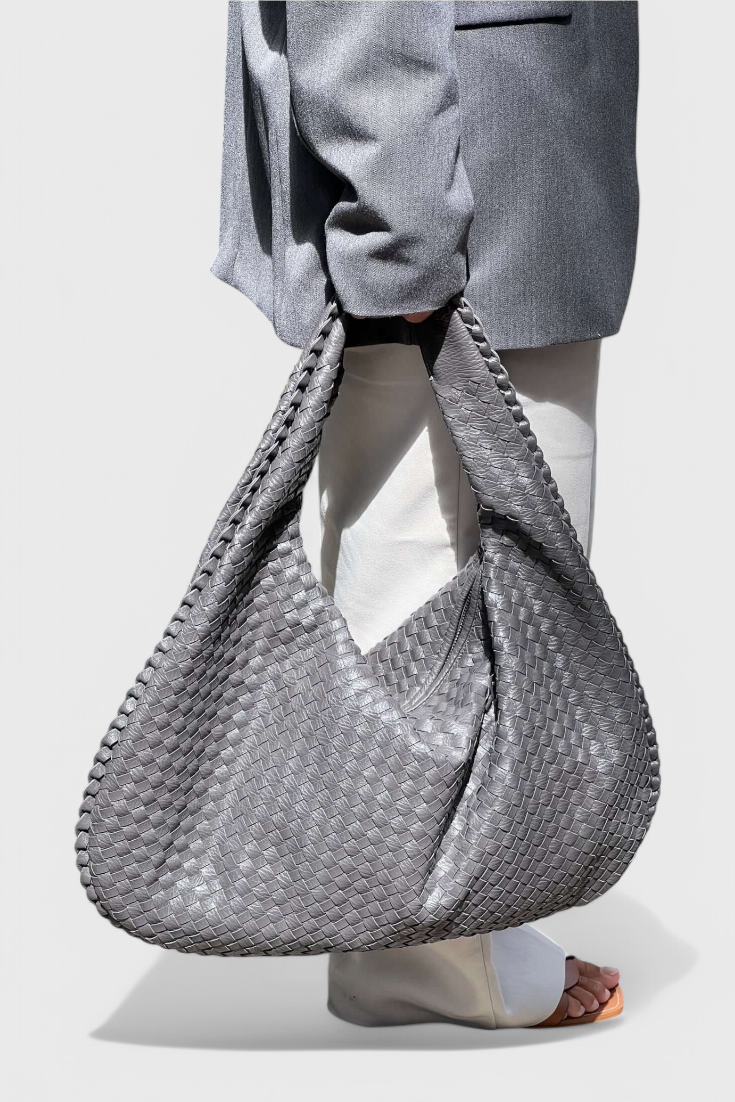 Bolso de hombro Tilly tejido artesanal con estilo moderno