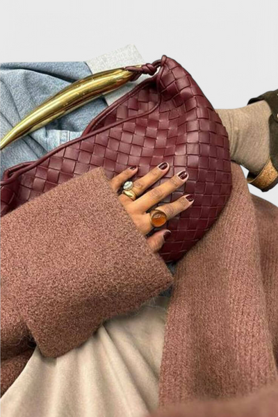 Bolso Gerda tejido con elegante asa dorada