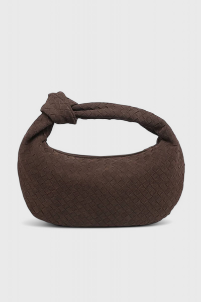 Bolso mediano tejido en lila con elegante detalle de nudo
