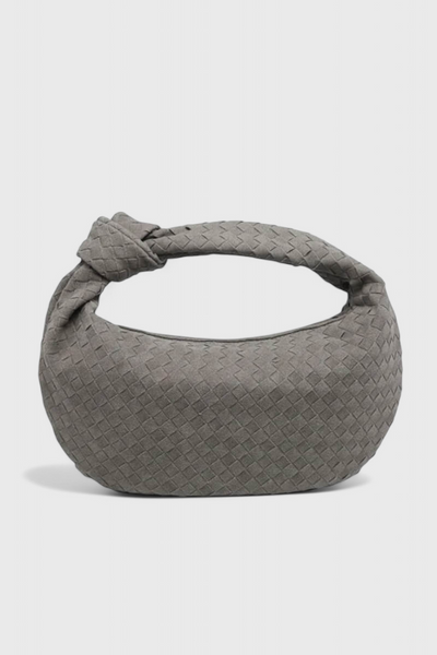 Bolso mediano tejido en lila con elegante detalle de nudo
