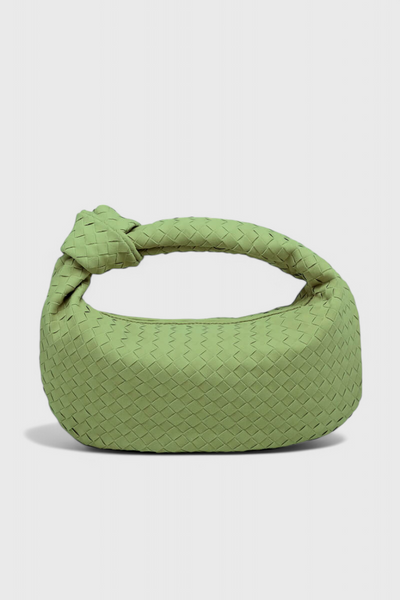 Bolso mediano tejido en lila con elegante detalle de nudo