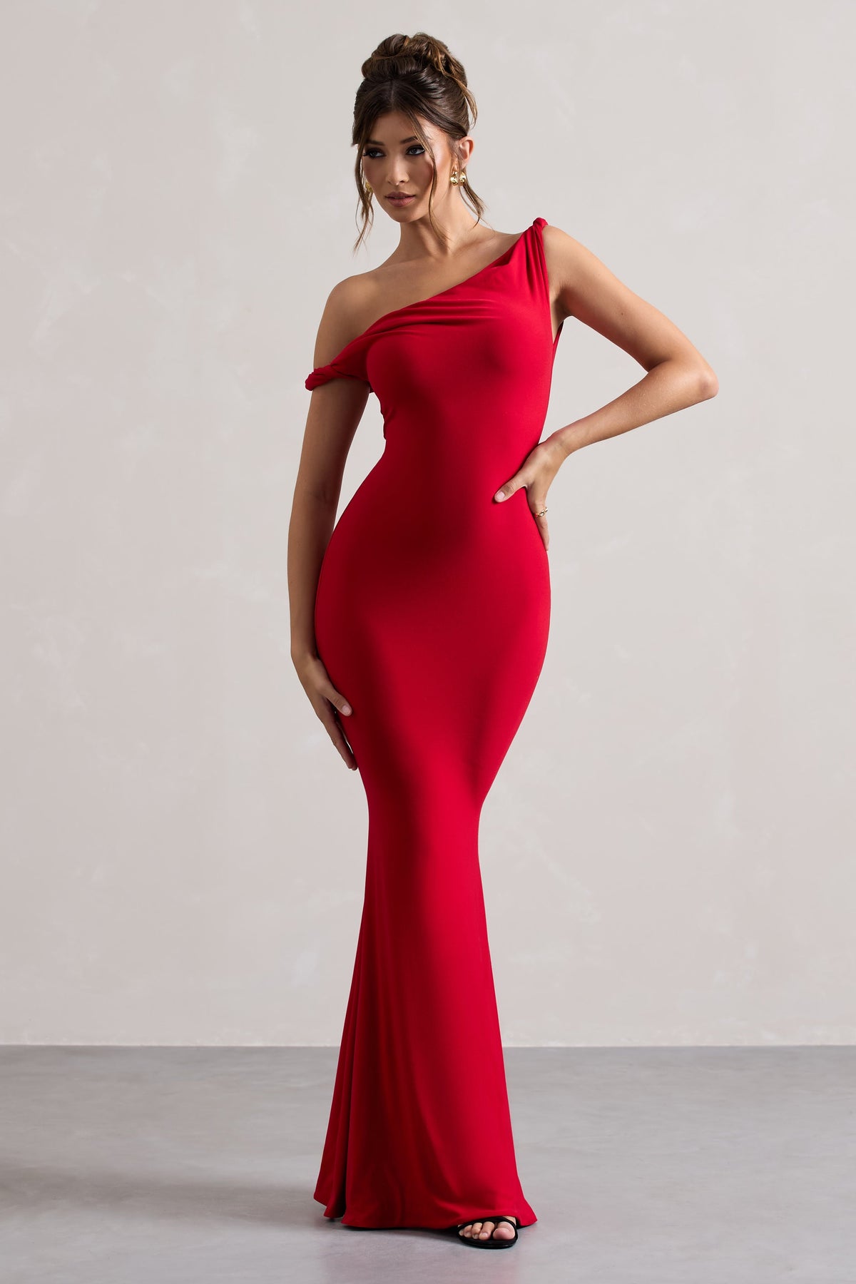 Lita | Vestido largo rojo entallado y asimétrico retorcido
