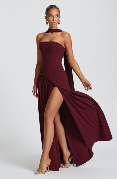 Alessia • Vestido maxi sin tirantes con escote elegante y abertura lateral