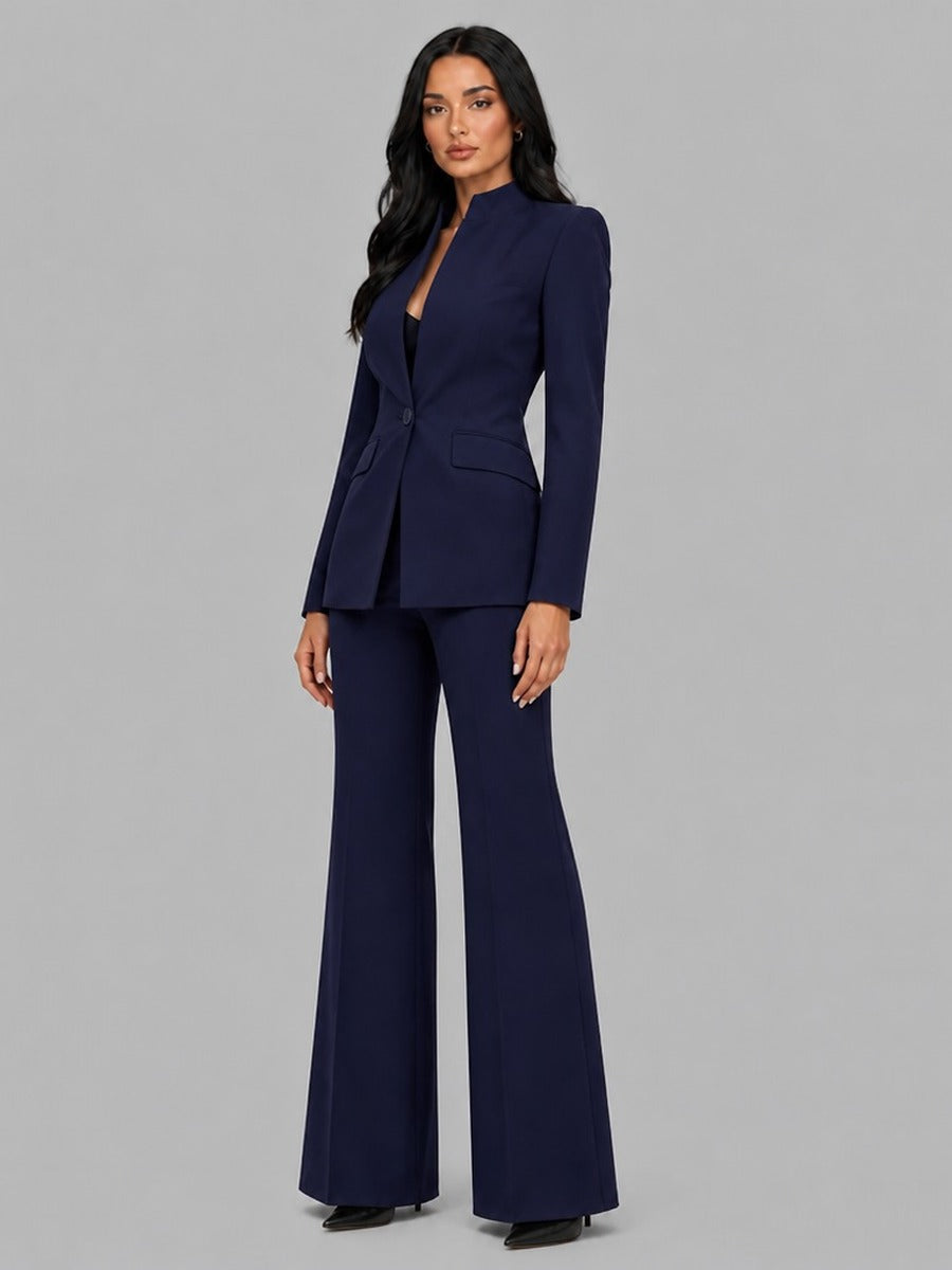 Faustina | Conjunto de dos piezas con blazer de cuello mao y pantalón acampanado