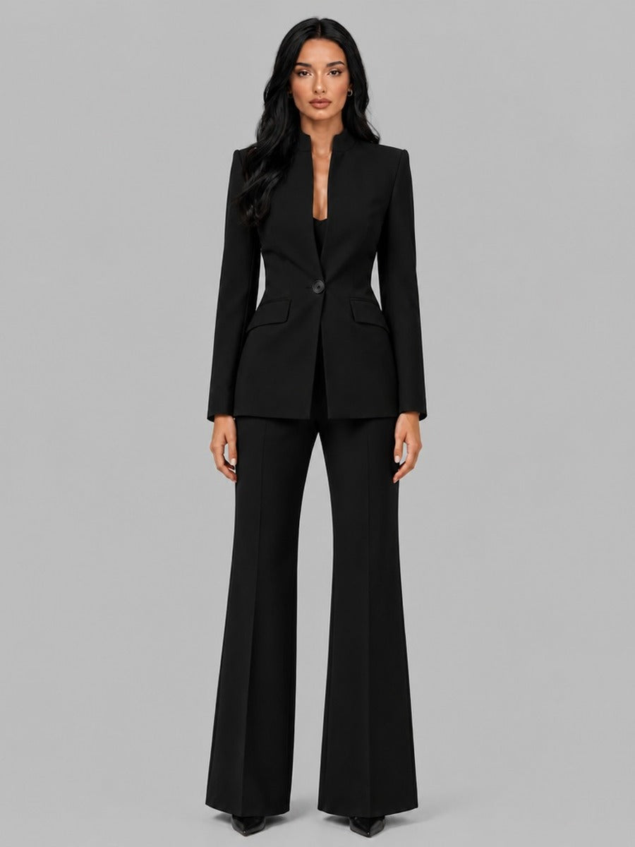 Faustina | Conjunto de dos piezas con blazer de cuello mao y pantalón acampanado