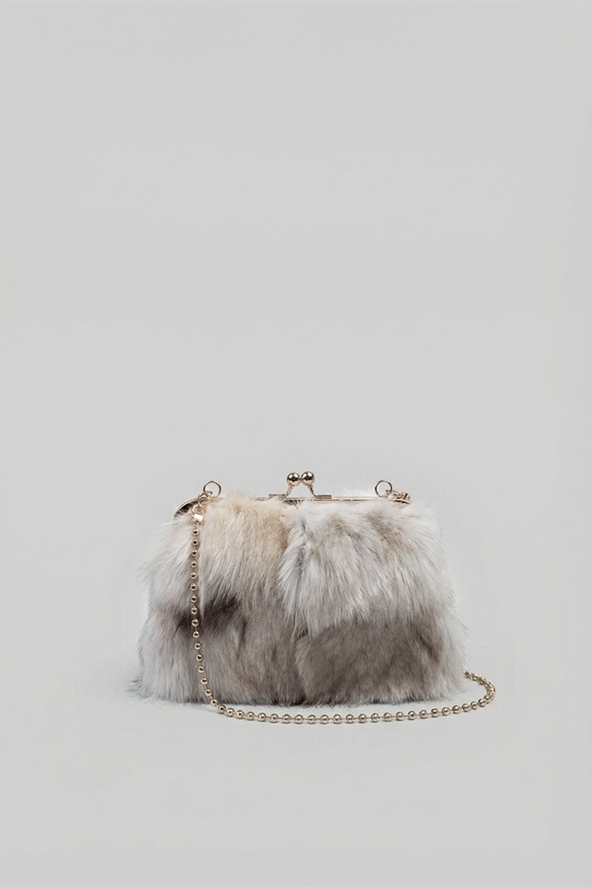 Clutch de Pelo Sintético con Cierre Kiss-Lock – Caqui