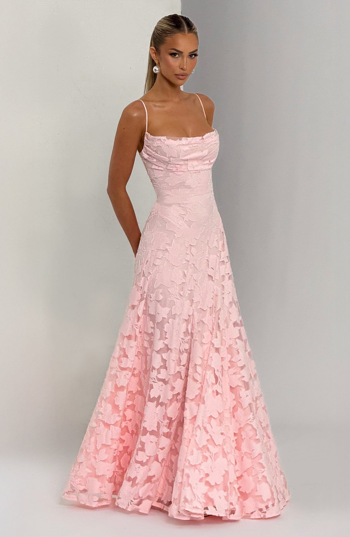 Sofía • Vestido largo floral con tirantes elegantes