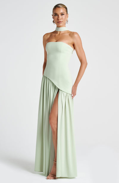Alessia • Vestido maxi sin tirantes con escote elegante y abertura lateral