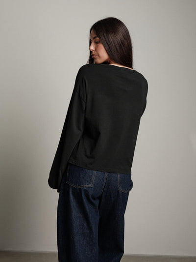 Blusa negra con mangas acampanadas – Nueva colección | PREPEDIDO 25/09
