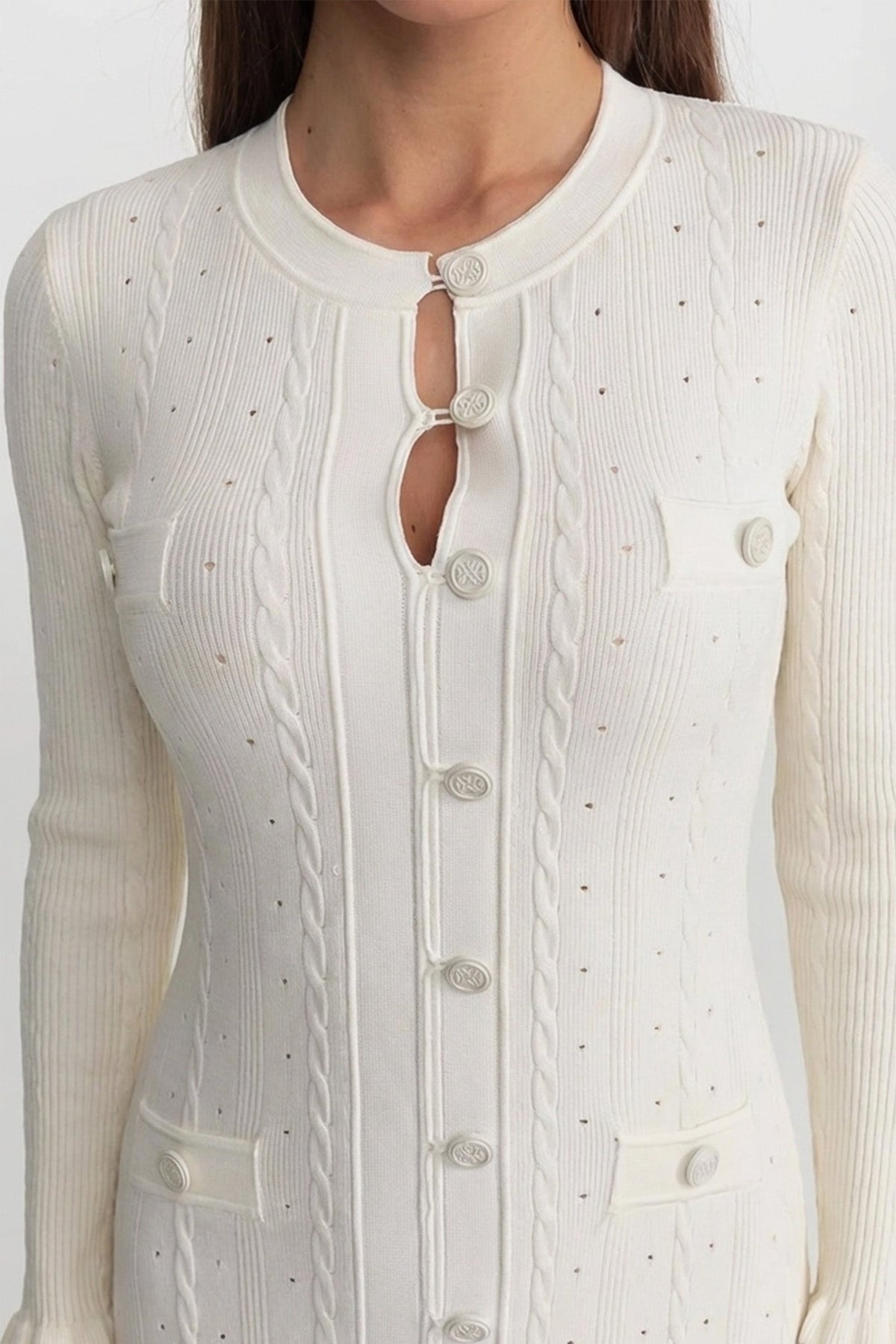 Vestido Midi de Punto con Botones y Detalle Calado – Marfil