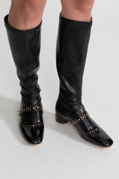 Botas Altas con Tachuelas y Correa de Perlas – Negro