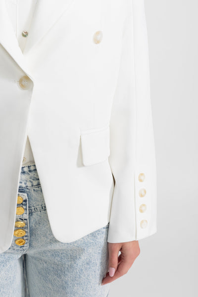 Blazer Cruzado Entallado con Solapas Pico – Blanco