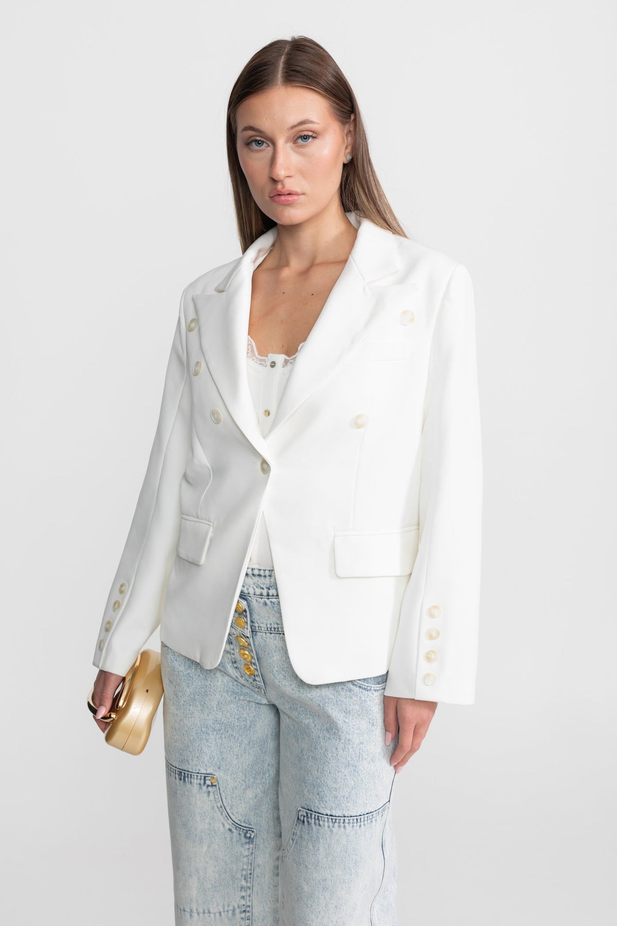 Blazer Cruzado Entallado con Solapas Pico – Blanco