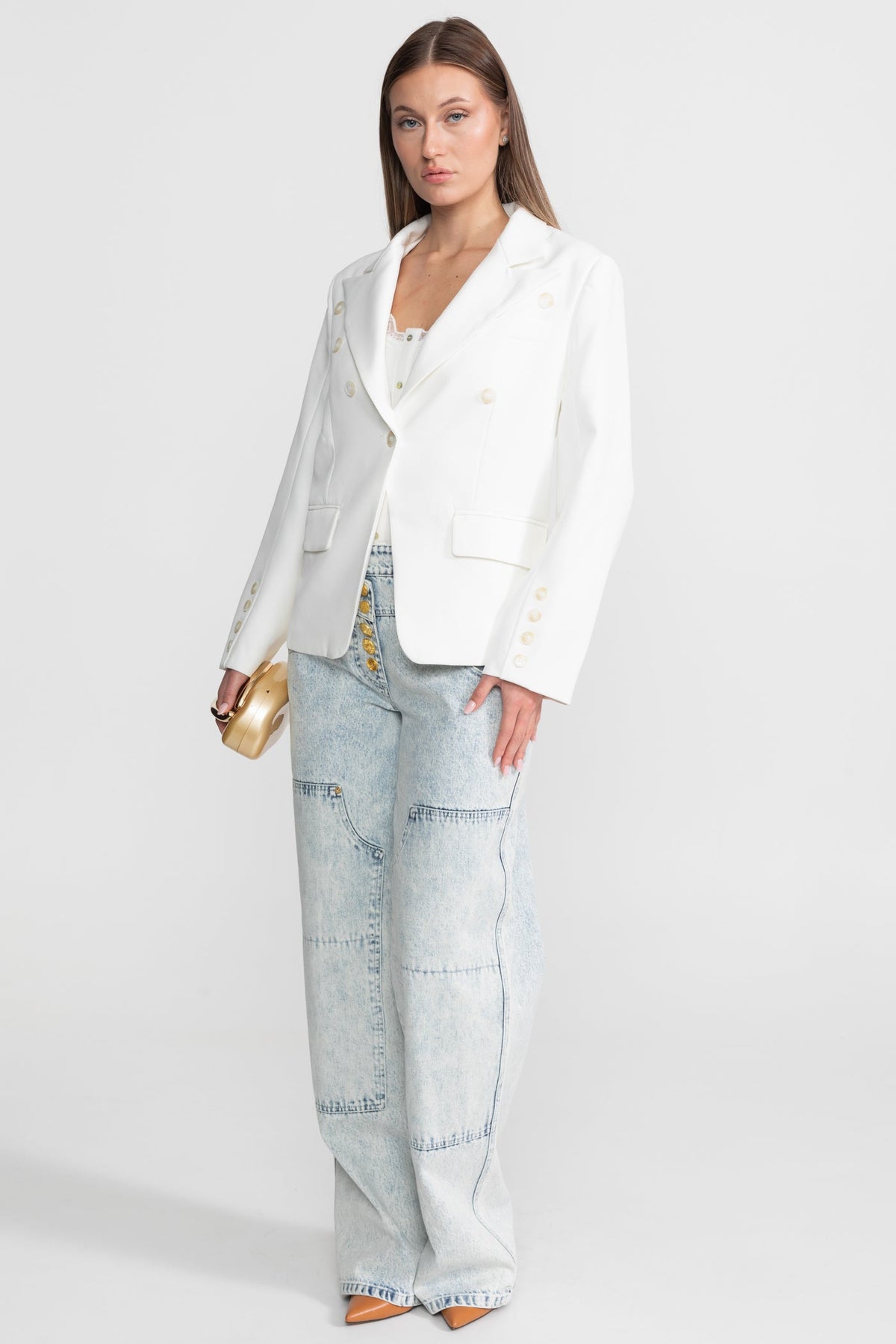 Blazer Cruzado Entallado con Solapas Pico – Blanco