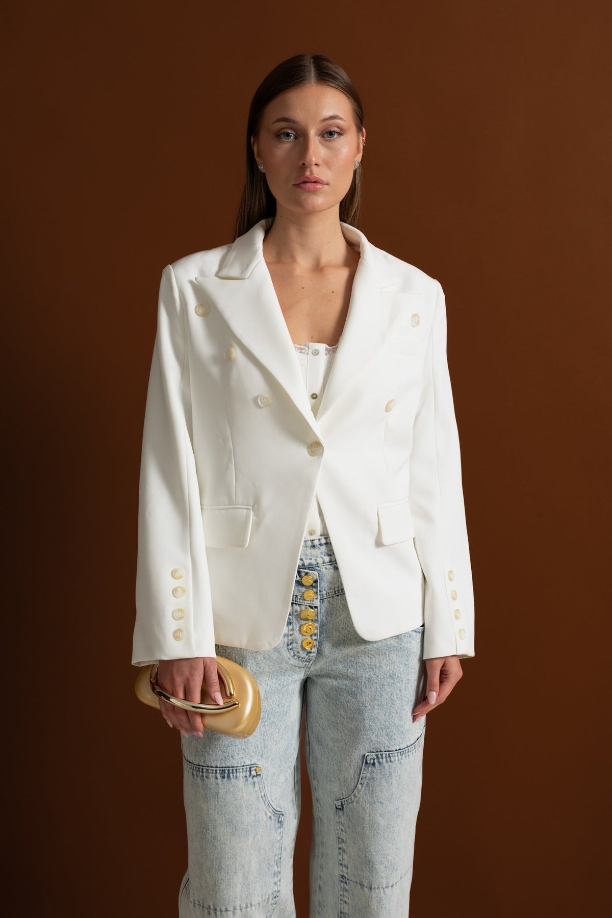Blazer Cruzado Entallado con Solapas Pico – Blanco