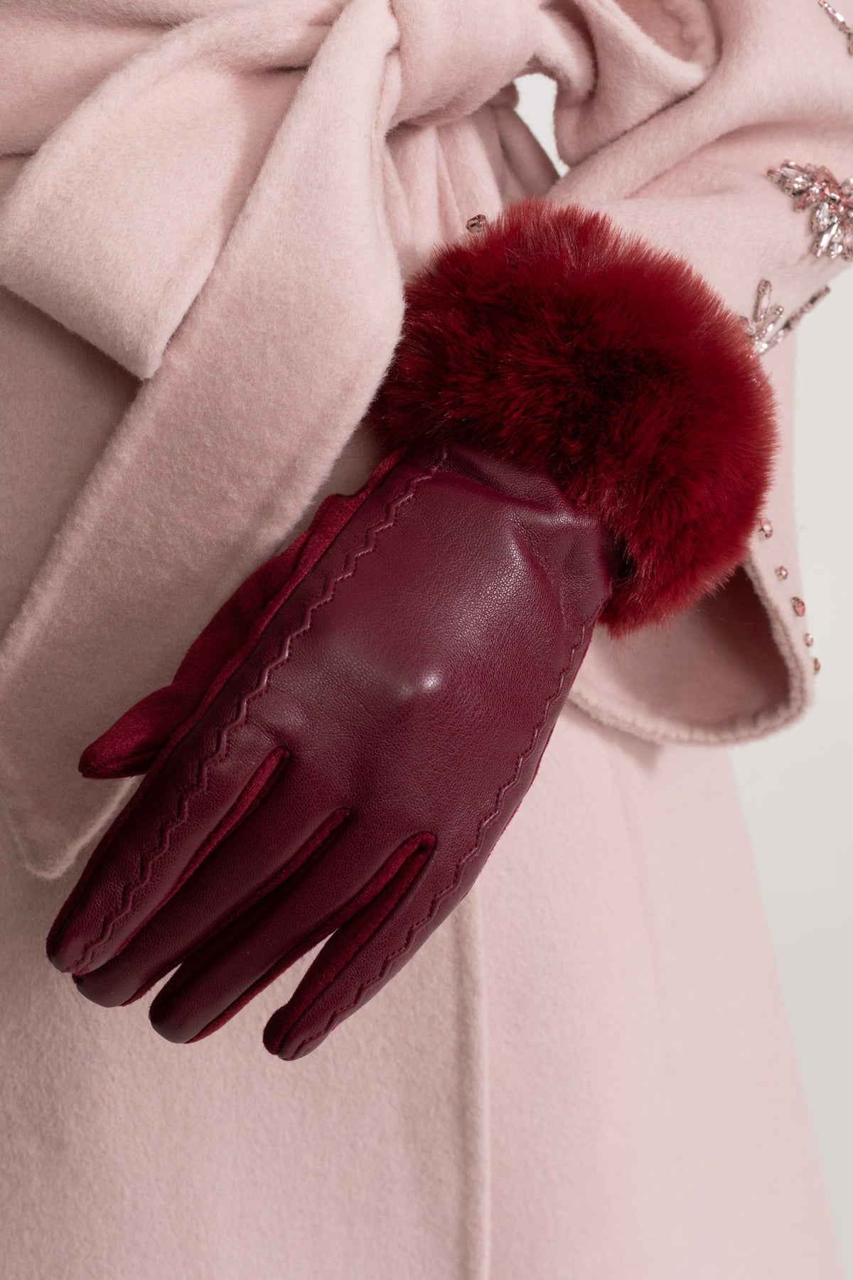 Guantes de Piel Vegana con Puños de Pelo – Burdeos