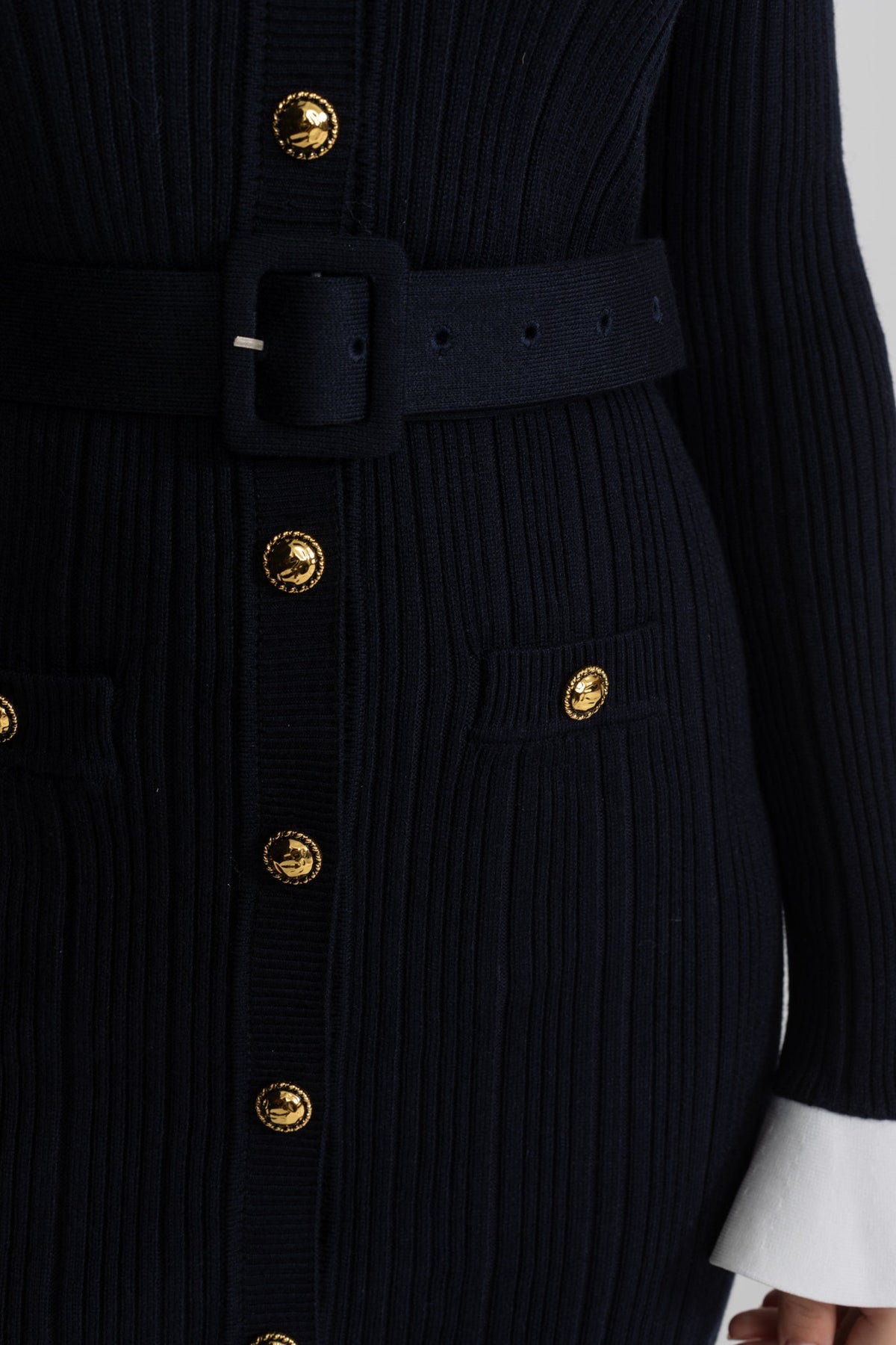 Vestido Midi de Punto Acanalado con Botones Dorados – Azul Oscuro