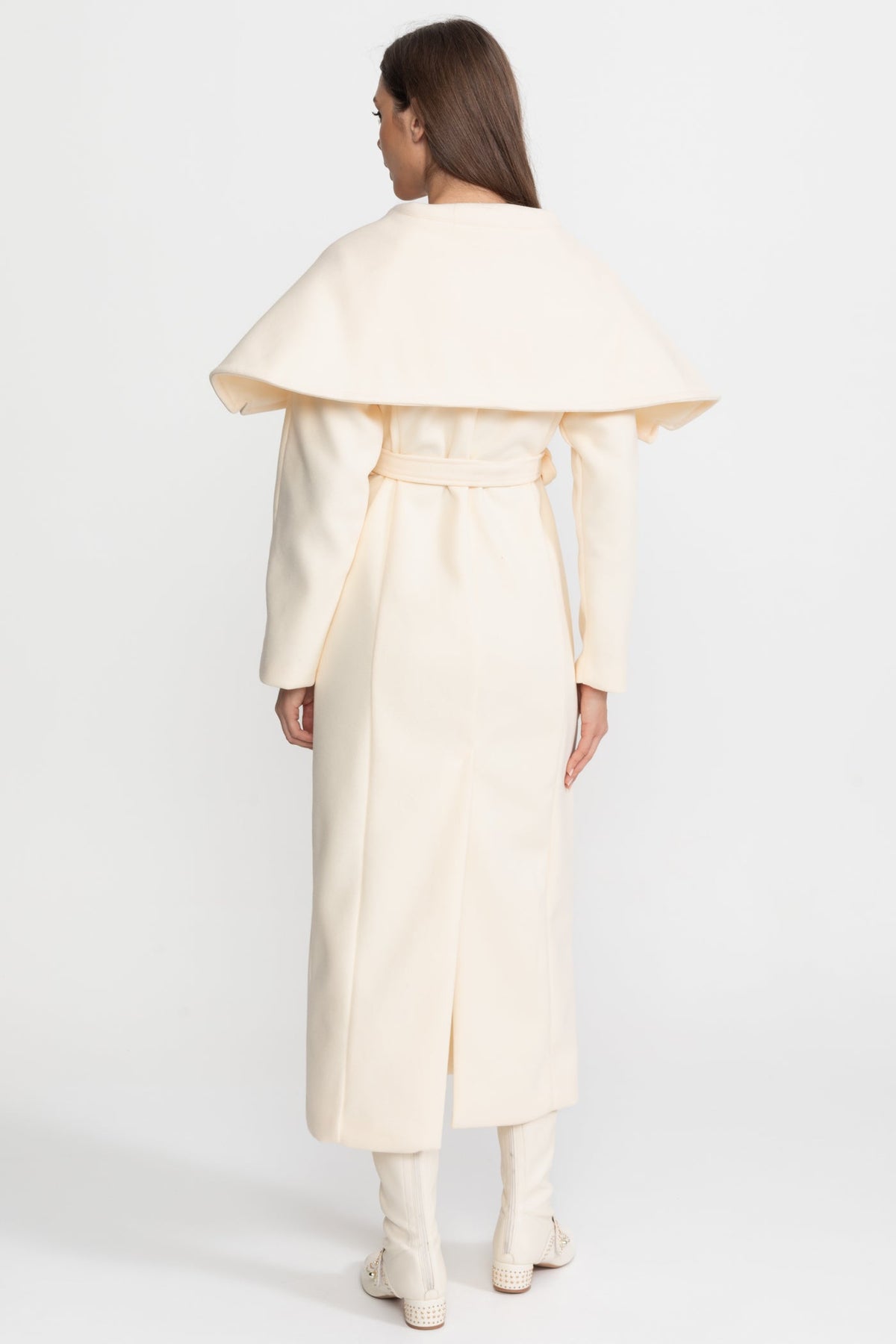 Abrigo Largo con Cuello Capa – Marfil