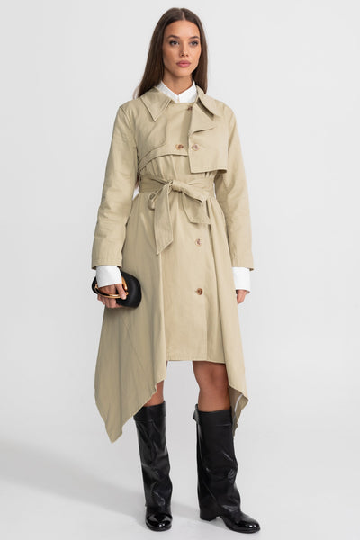 Gabardina Larga con Cinturón y Bajo Asimétrico – Beige