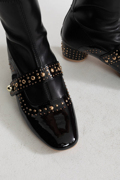 Botines con Tachuelas y Correa de Perlas – Negro