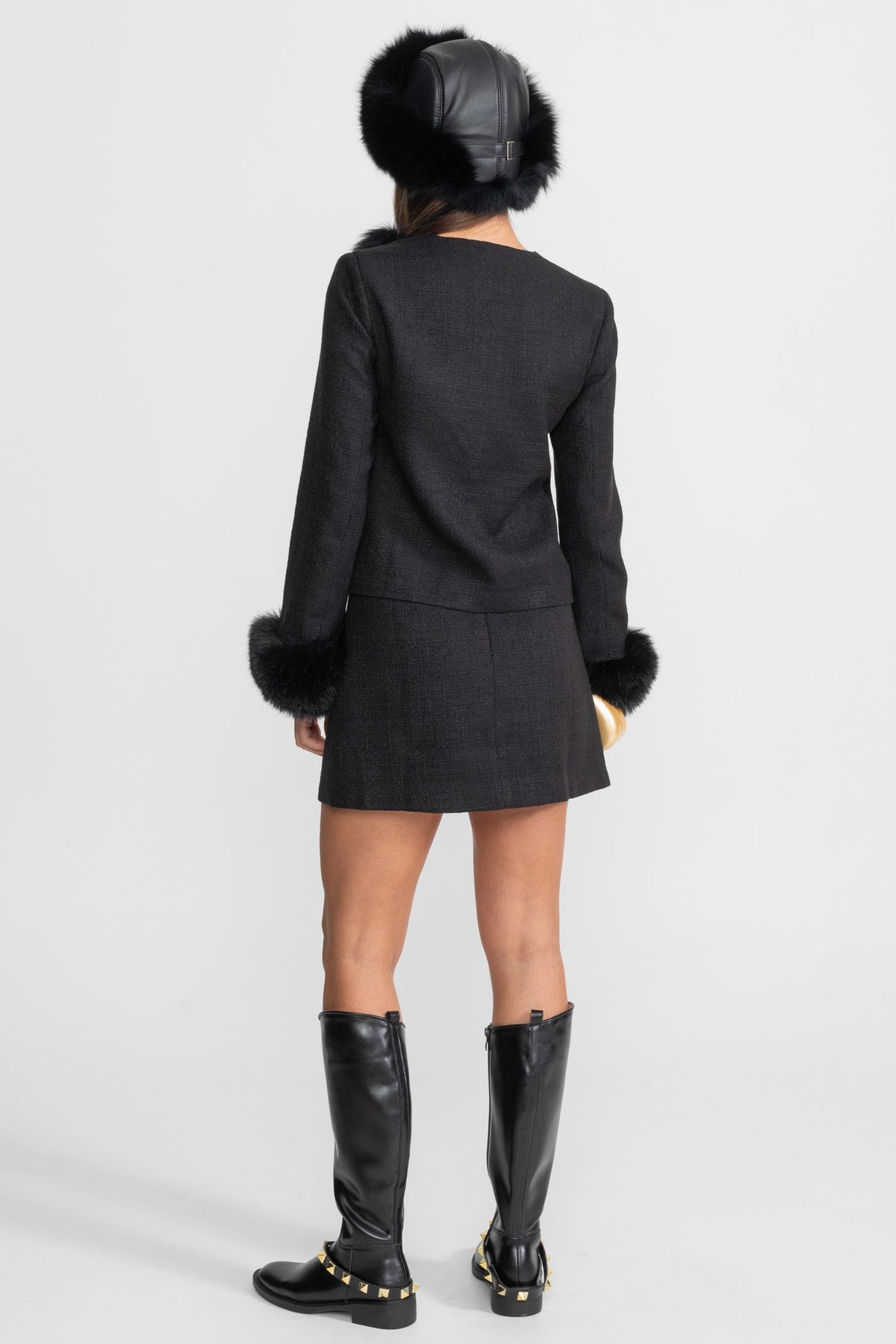 Blazer de Tweed con Puños de Pelo y Botones Dorados – Negro