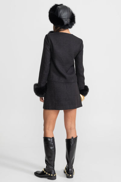 Blazer de Tweed con Puños de Pelo y Botones Dorados – Negro