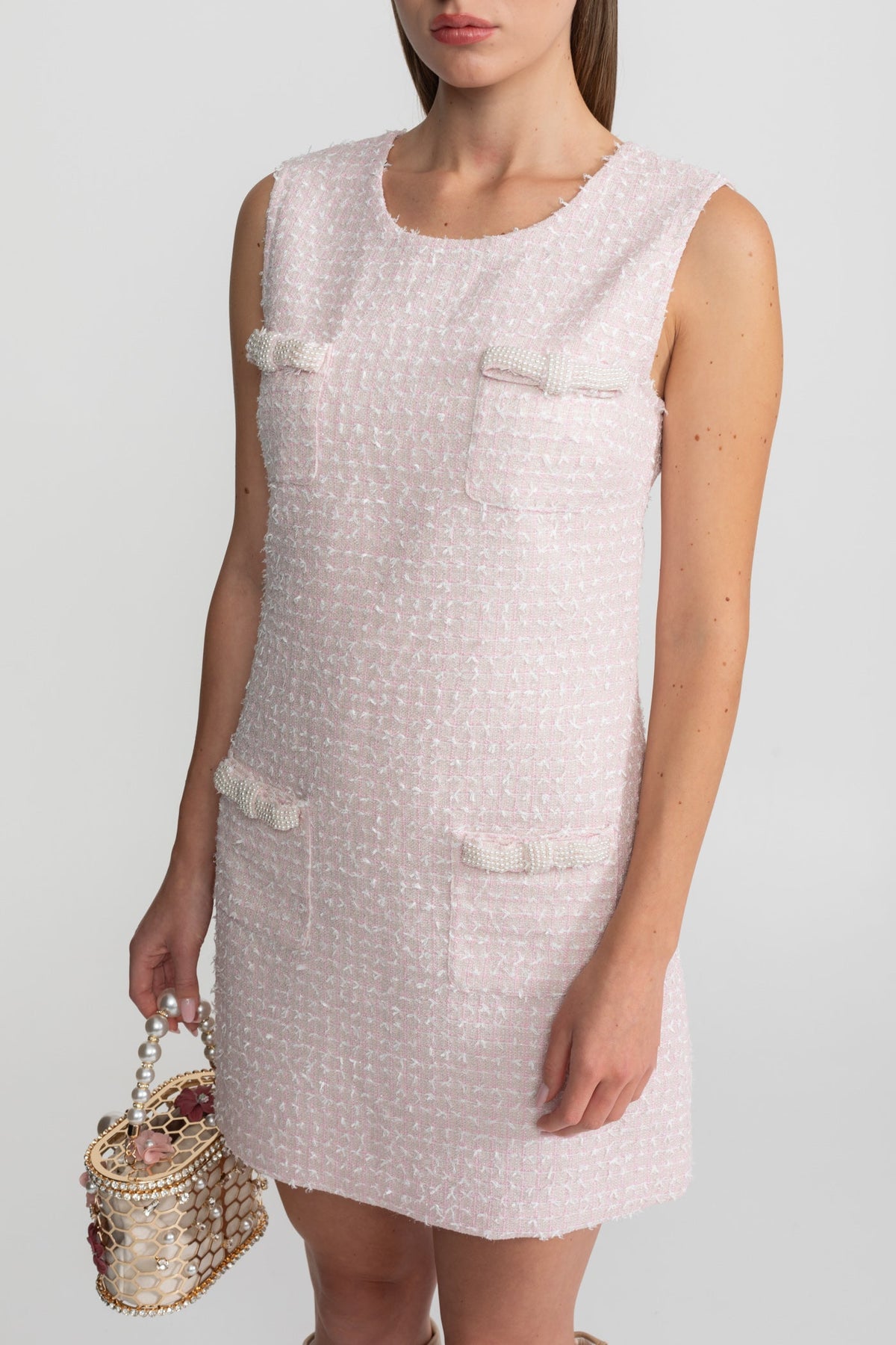 Vestido Mini de Tweed con Detalle de Perlas – Rosa Claro