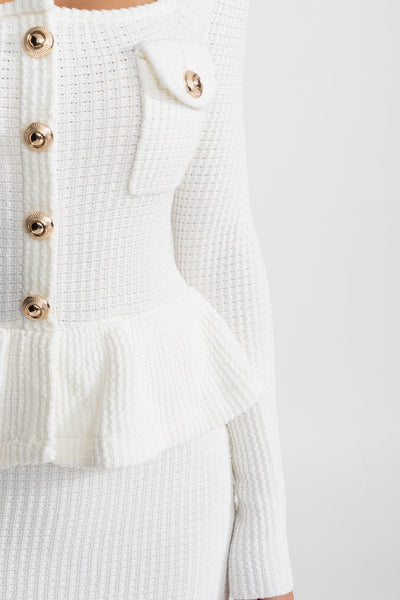 Vestido de Punto Texturizado con Peplum y Botones Dorados – Blanco