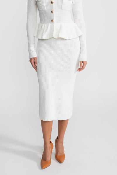 Vestido de Punto Texturizado con Peplum y Botones Dorados – Blanco