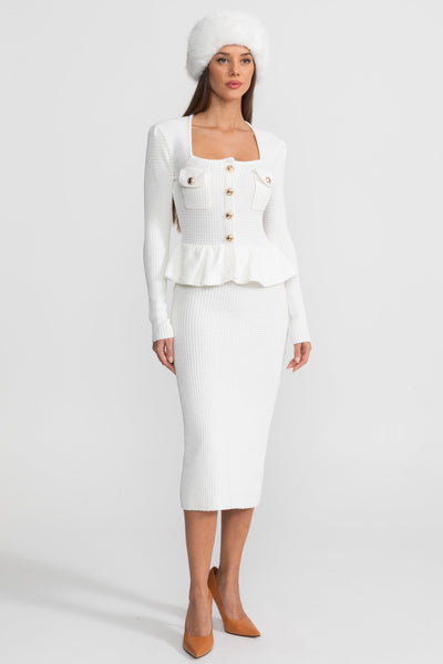 Vestido de Punto Texturizado con Peplum y Botones Dorados – Blanco