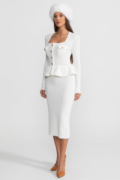 Vestido de Punto Texturizado con Peplum y Botones Dorados – Blanco
