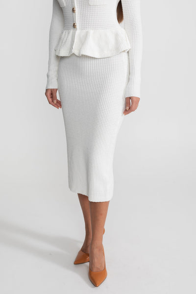 Vestido de Punto Texturizado con Peplum y Botones Dorados – Blanco