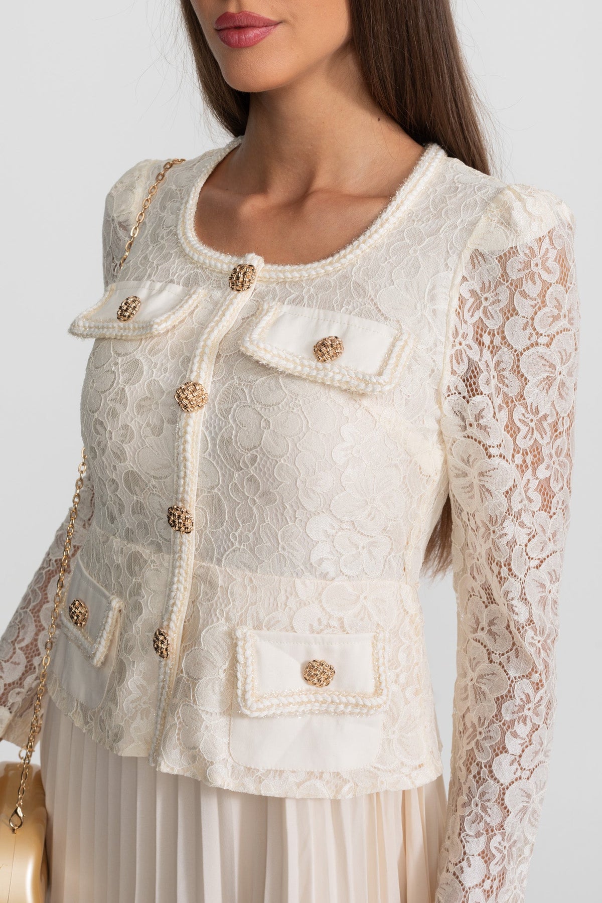 Vestido Midi de Encaje y Plisado con Botones Dorados – Marfil