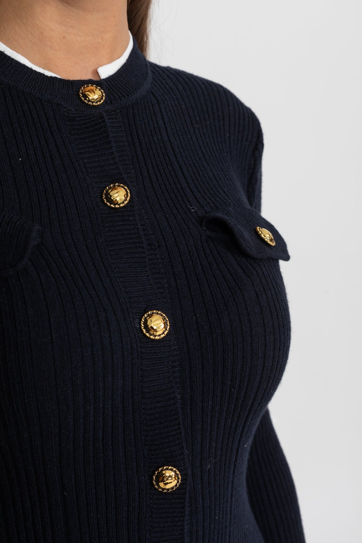Vestido Midi de Punto Acanalado con Botones Dorados – Azul Oscuro