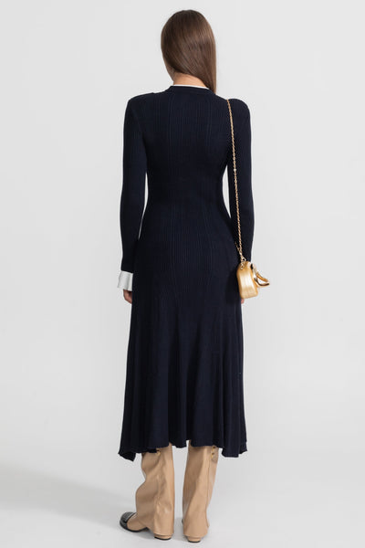 Vestido Midi de Punto Acanalado con Botones Dorados – Azul Oscuro